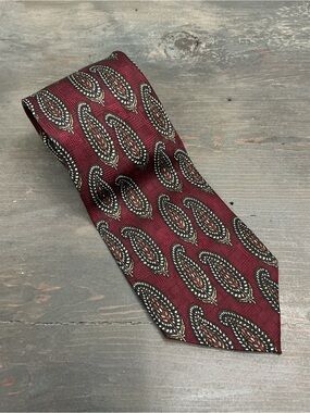 Vintage Silk Paisley Necktie Burgundy Red Black Gold Textured Classic 3.5”